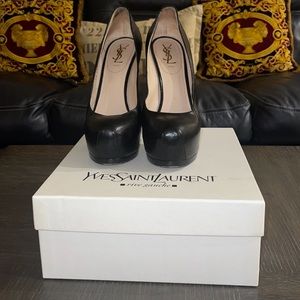 Yves Saint Laurent black leather heels. Worn 4 times